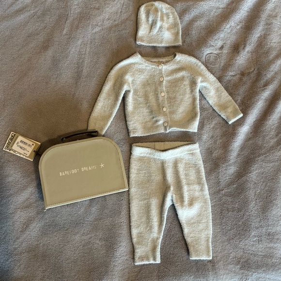 NWT Barefoot Dreams newborn set without socks cardigan pants beanie hat NB blue - Picture 4 of 7